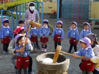 もちつき年少々.JPG